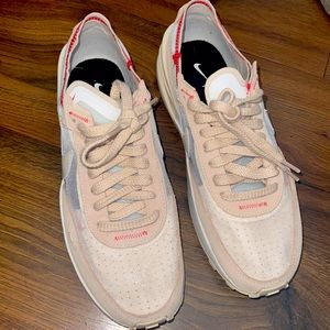 Nike Waffle One size 8